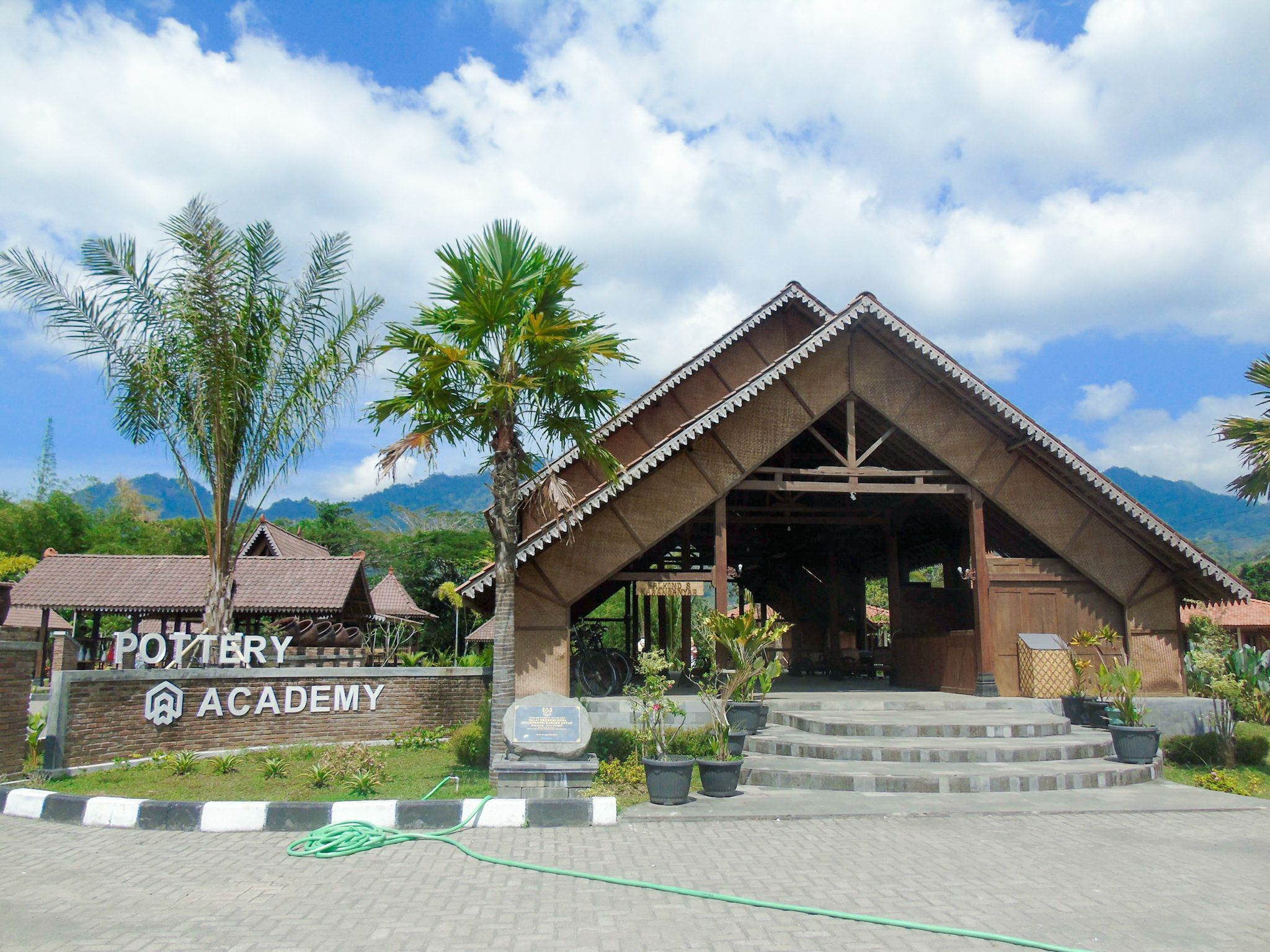 Balkondes Karanganyar